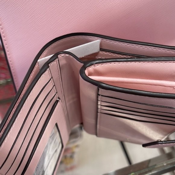 Kate Spade Madison Medium Compact Bifold Wallet Conch Pink
Color: Conch Pink
NWT - Picture 13 of 16